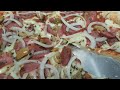 WIE MAN KALBRESSEN PIZZA ZU HAUSE MIT GEFÜLLTEM RAND ZUBEREITET