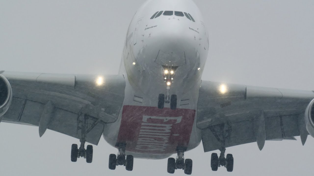 Экстремальная посадка Airbus А380-800 в шторм