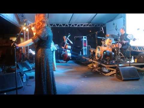 Winter Bossa Nova (Babi Mendes) - Santos Jazz Festival (2013)