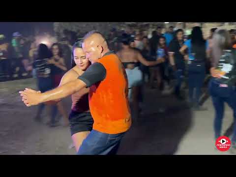 Forró arrochado na arena Ferradura 