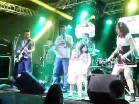 BANDA MUNIQUE _ 1,2,3 Hoem Parapapa ...participação no palco.