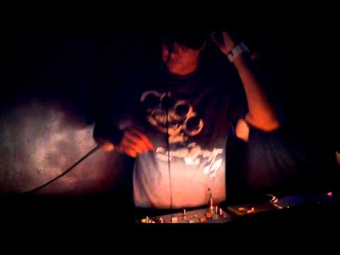 Bruno Alex   BIG BASS tocando Run Tingz Cru   Its a Junglist Ting feat  David Boomah and Blackout J A  Hot Remix