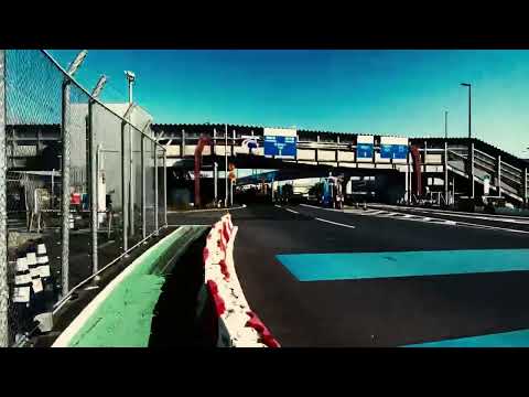 Indicaciones desde el estacionamiento hasta la Terminal 3, a 5 minutos a pie del aeropuerto de Narita