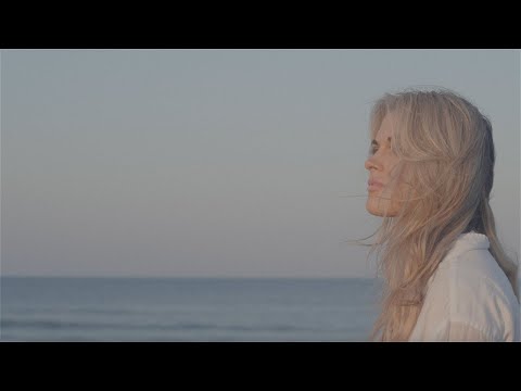 Christmas Comes In Waves - Alana Springsteen