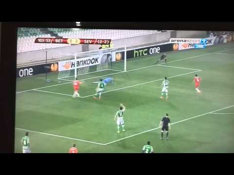 Antonio Adan - Two amazing saves against Sevilla [HD]