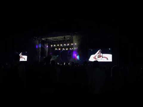 Vulfpeck - Levitate Music Festival 2022 - Theo Katzman singing from an ice bath