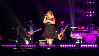 Kelly Clarkson - I Hate Myself For Losing You [Pepsi Center 08/06/15]
