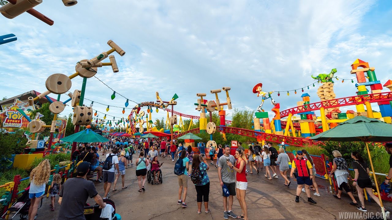 Toy Story Land walkthrough on opening day