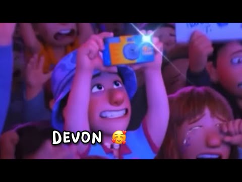 Devon in 4town concert 💗 turning red