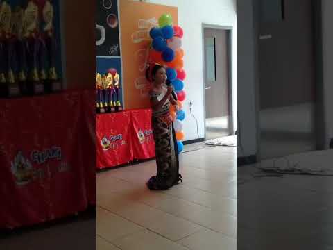 pertama kali mengikuti lomba menyanyi solo