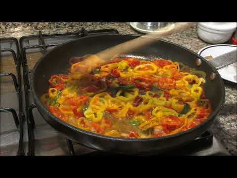 Spaghettini con olio, aglio e peperoncini gialli e rossi (videoricetta n° 1126)
