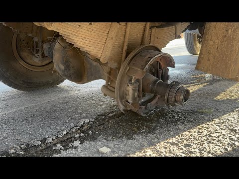 Heavy Truck Breakdown Disaster | Skilled Mechanics Save the Day