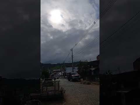 eu adoro essa paisagem desse canteiro da minha cidade Ubatã BA