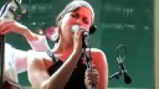 Saskia Groenenberg  sings Left Alone