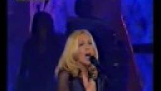 Marta Sanchez &quot;Lejos de aquella noche&quot; en vivo