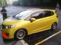 Berikut Custom Modified Honda Fit Jazz rd Gen GK Yellow Colour Black Roof Top with Body Kit, paling hot!