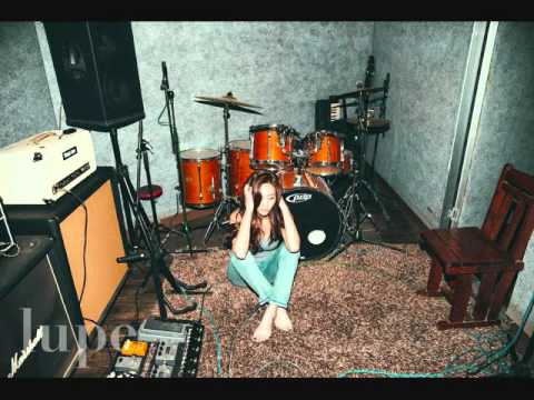 110831 G.NA Black&White Live