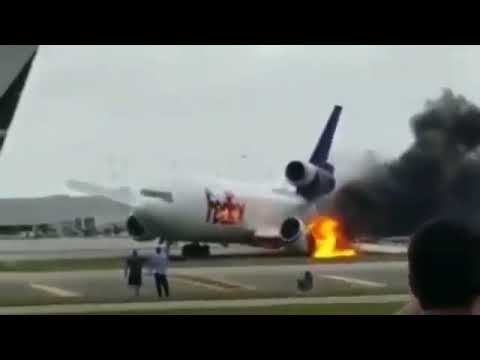 💥 EXPLOSIÓN Motor de un Avión en la Pista de Aterrizaje