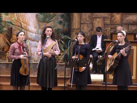 Surorile Cozma - Minunate clipe sunt atunci când stai pe genunchi