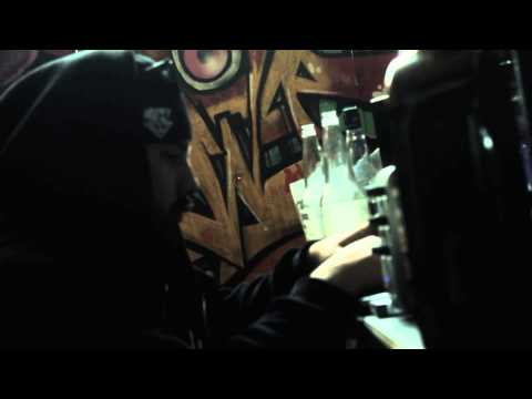 MC Moder   Entre litros y litros Video Oficial