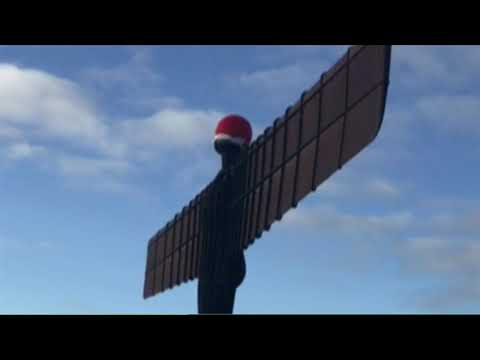 Angel of the North gets a Santa hat (UK) - BBC News - 24th December 2018