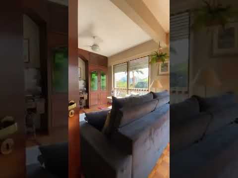 APARTAMENTO VINTAGE, COM ARES DE CASA, MUITO ESPAÇO E CONFORTO, JUNTO AO PARCÃO.