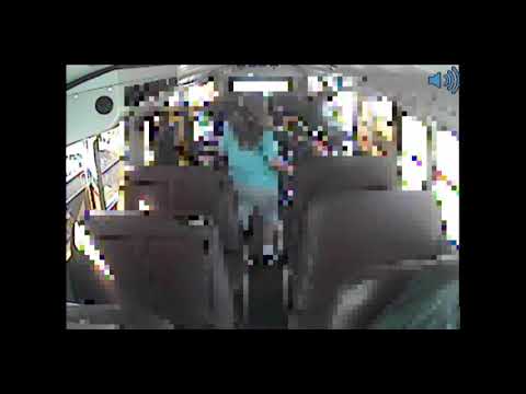 Грузовик занесло в школьный автобус в США