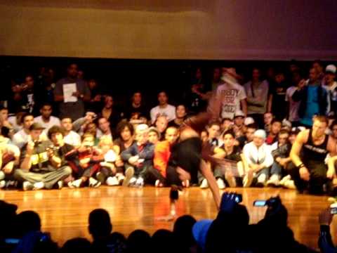 Bboy Lil G IBE 2010 Battle Powermove