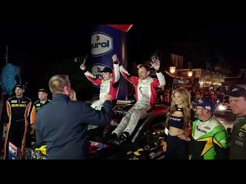 De ontlading bij de finish Eurol Hellendoorn Rally 2022 met winnaar Stephane Lefebvre