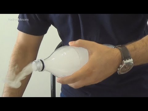 おうちで雲を作ろう！クールな科学実験 (Make a Cloud at Home - Cool Science Experiment!)