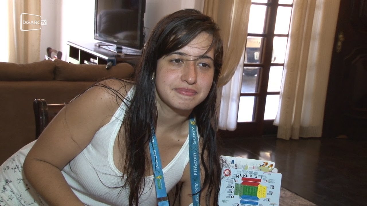 Moradora de Ribeirão Pires é tradutora em jogos da Copa; veja vídeo