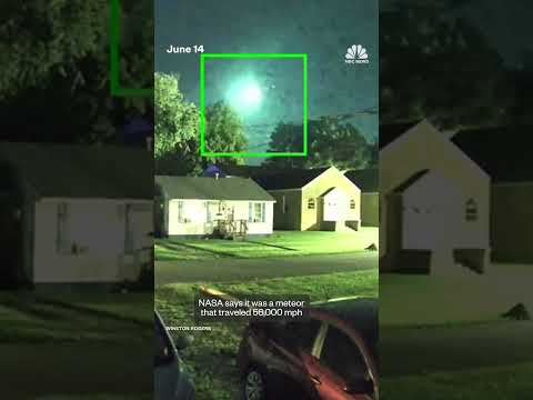 Meteor streaks across the skies over several states
