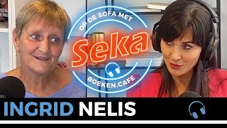 Ingrid Nelis op de sofa met Seka