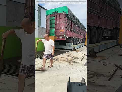 Grain Unloading Genius: Watch This Truck Empty Itself in Seconds