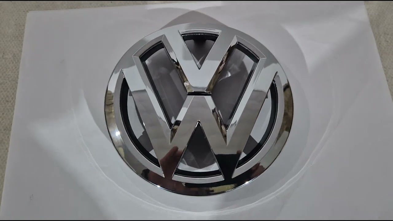 Volkswagen Caddy 2010-2015 гг. Передний значок 1T0 853 601E Video 1