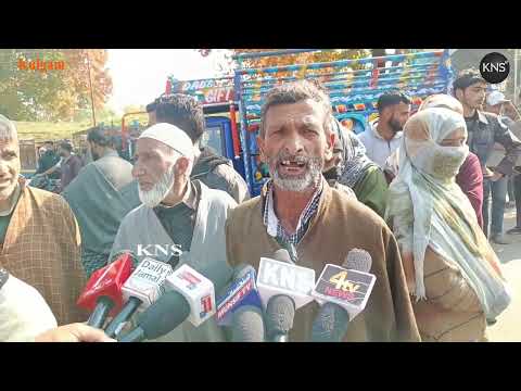 Residents of Yaroo DH Pora Protest Against PDD, Block Road for Over Two Hours.