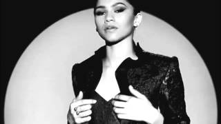 Zendaya-Close Up