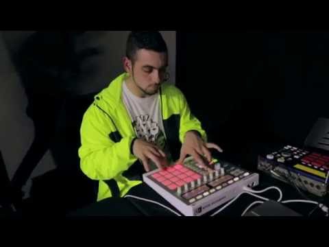 Beat it Series 2 - FEMAZ // MASCHINE MK2  // JUST A LIVE