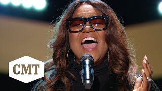Wendy Moten Performs &quot;I Still Believe In You&quot; | CMT Giants: Vince Gill