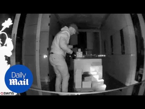 Burglar ransacks rich homes in posh parts of London - Daily Mail