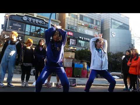 20171118 홍대 걷고싶은거리 댄스팀 레드크루 공연 (선미 - 가시나)