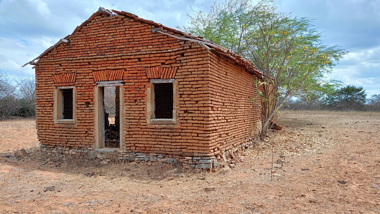 VEJA ESSA CASA CENTENÁRIA ABANDONADA E UM POUCO DE SUA HISTÓRIA.
