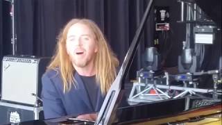 Tim Minchin performs Rock n Roll Nerd ahead of his Gold Coast show