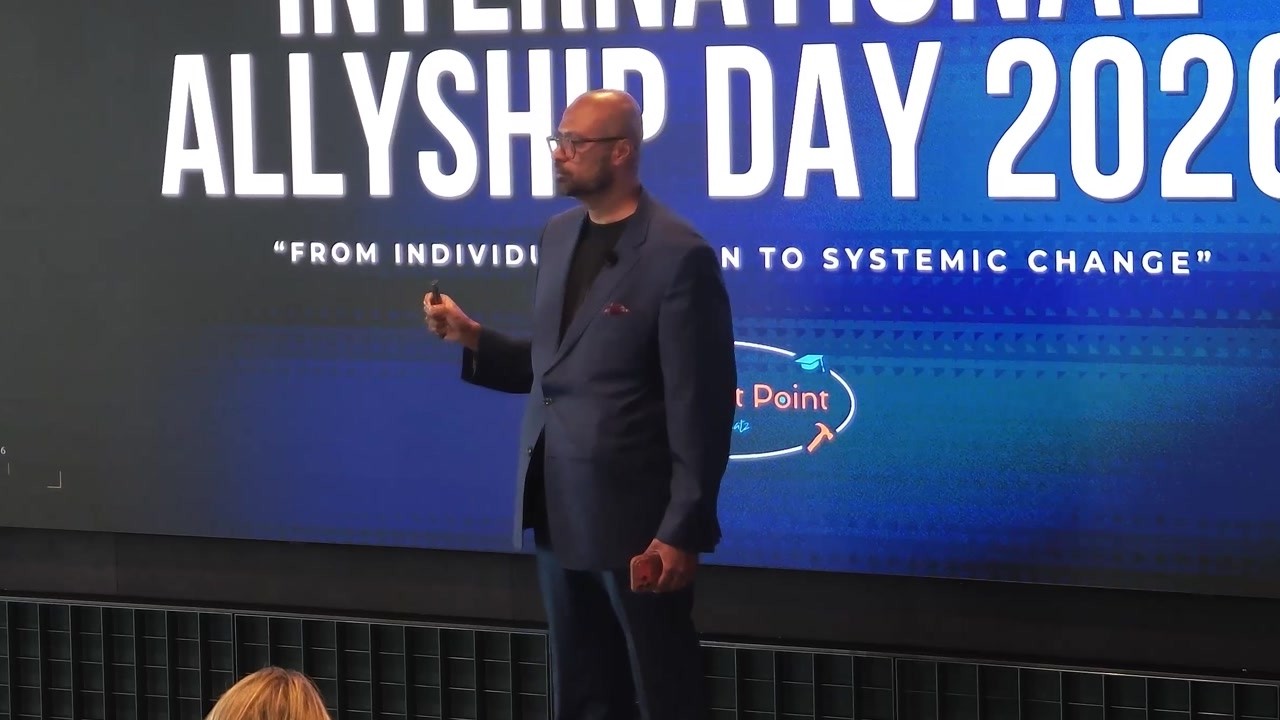 Uday Kiran Bolusani on stage: your org chart was designed in 1911 to remove variation