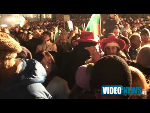 Хиляди посрещнаха Нова година в центъра на София