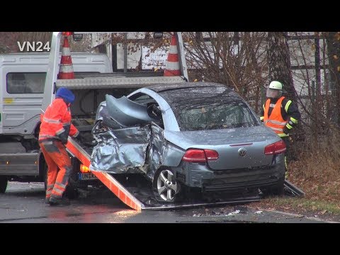 02.12.2018 - VN24 - Schwerer Unfall in Bergkamen - PKW gerät in den Gegenverkehr