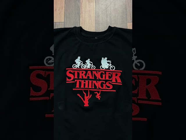 Vídeo relacionado con Stranger Things Sudadera Hombre - Sudadera Manta Hombre con Capucha de Forro Polar, Talla Única, Oversize - Regalos Hombre