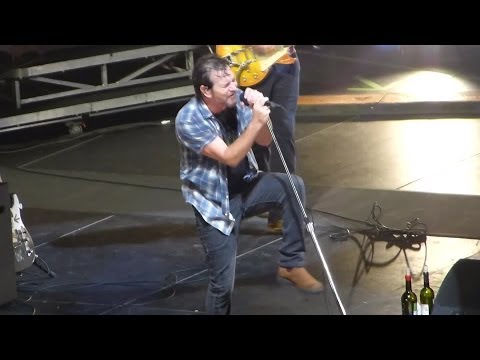 Pearl Jam: Do The Evolution [HD] 2013-10-15 - Worcester, MA