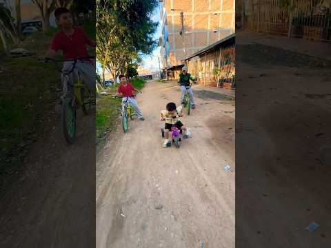 Quién ganó esta carrera? En bicicleta 🚴 #viralshort #humor ￼