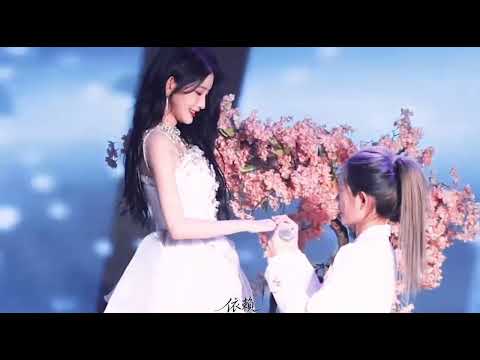 &ldquo;她看向她的眼神，真的会暴露一切🥺&rdquo; #诗情画奕 #kpop #诗画中国 #snh48wangyi #snh48zhoushiyu #gidle #twice #lesserafim #王奕 #流量